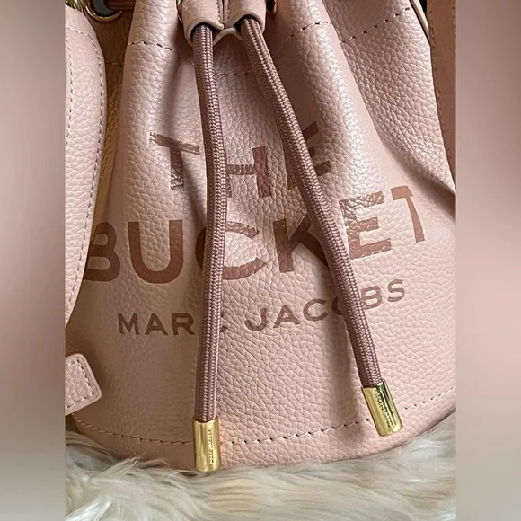 💰SOLD - H652L01PF22 - Marc Jacobs The Leather Bucket Bag - Picture 4 of 15